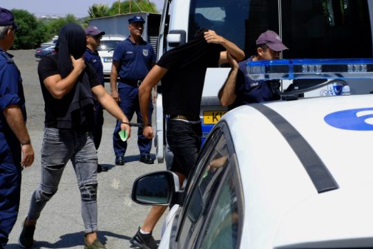 Κατηγορούνται για ομαδικό βιασμό 19χρονης Βρετανίδας στην Κύπρο