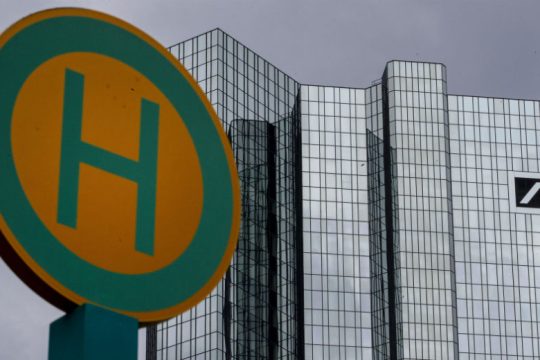 Αναδιάρθρωση της Deutsche Bank με περικοπή 20.000 θέσεων εργασίας