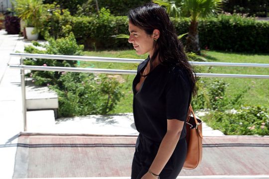 Σκέψεις να μη δίνεται επίδομα τοκετού σε οικογένειες με πολύ υψηλό εισόδημα