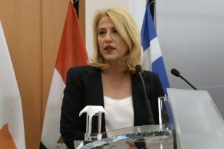 Ελεύθερη χωρίς όρους η Ρένα Δούρου για τη Μάνδρα