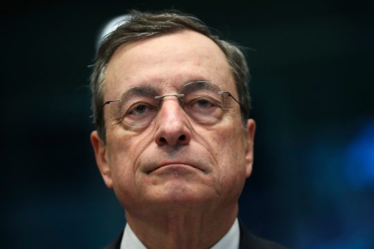 «Παραθυράκι» Ντράγκι για νέο πρόγραμμα ποσοτικής χαλάρωσης