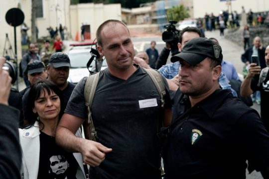 «Είμαι κατάλληλος για πρέσβης στις ΗΠΑ, έψηνα και χάμπουργκερ…»