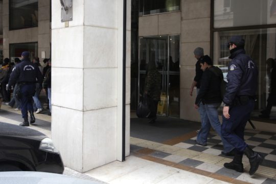 Έξι συλλήψεις για διακίνηση ναρκωτικών σε επιχείρηση-σκούπα στο κέντρο της Αθήνας