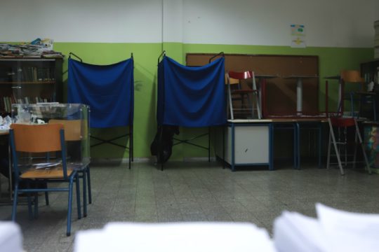 Συντριπτική νίκη της… αποχής στις επαναληπτικές των Εξαρχείων