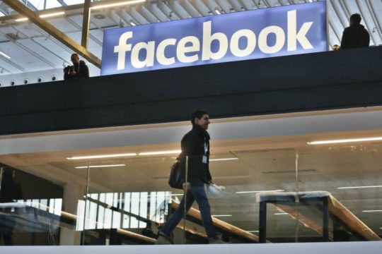 Πρώτη φορά γαλλικός φόρος στους κολοσσούς του Διαδικτύου