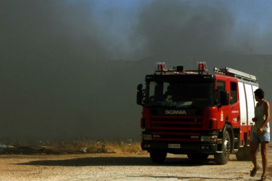 Υπό μερικό έλεγχο η πυρκαγιά στον Ασπρόπυργο