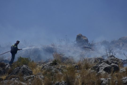 Υπό έλεγχο η πυρκαγιά στο Τεφέλι Ηρακλείου