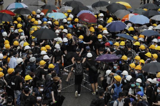 Βίαιη καταστολή στην επέτειο παράδοσης του Χονγκ Κονγκ στην Κίνα