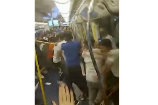 Κατακραυγή για την επίθεση μασκοφόρων σε διαδηλωτές στο Χονγκ Κονγκ