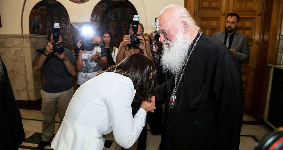 Οι επιπολαιότητες της κ. Κεραμέως