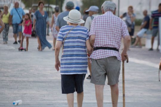 Έρευνα: Πάνω από 65 ετών το 22% των κατοίκων της Ελλάδας