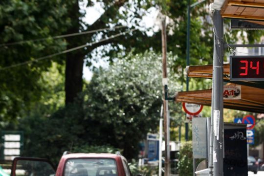 Αυξάνεται η θερμοκρασία, παραμένουν οι δυνατοί άνεμοι