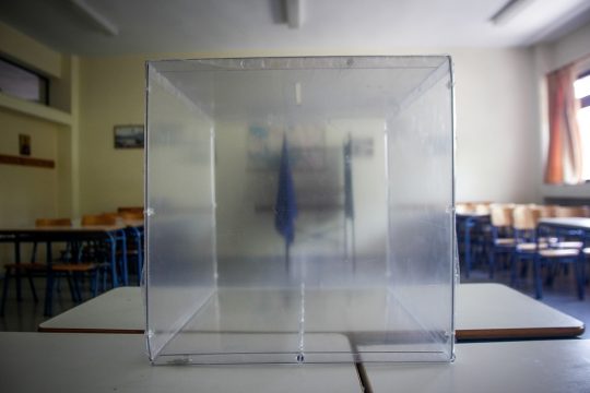 H μειοψηφία κυβερνά και η πλειοψηφία χτενίζεται