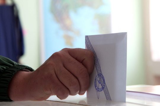 Στις 9 το βράδυ της Κυριακής, η ασφαλής εκτίμηση αποτελεσμάτων