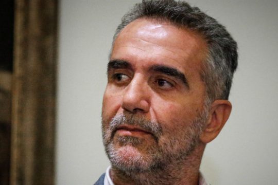 Παραιτήθηκε ο πρόεδρος του ΕΟΤ για τις φιλοχουντικές απόψεις Λούλη