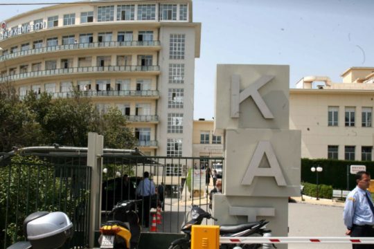 Τρεις τραυματίες παραμένουν στα νοσοκομεία μετά τον σεισμό