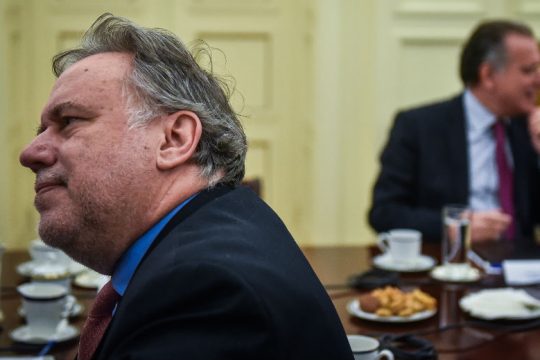 Κόντρα Κατρούγκαλου – Κουμουτσάκου για την επιστολή Καραμανλή