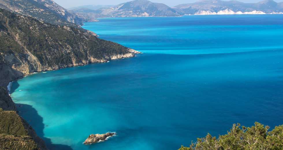 «Πνίγουν» το Ιόνιο οι υδρογονάνθρακες