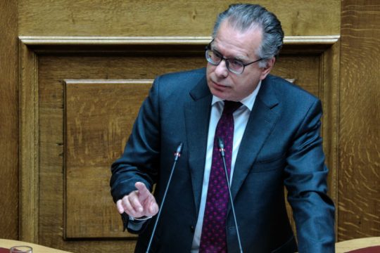 Νέα σκληρότερη μεταναστευτική πολιτική απ’ τον Γ. Κουμουτσάκο