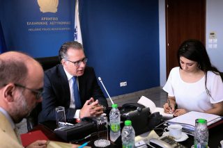 Επιτάχυνση με θύμα το προσφυγικό δίκαιο