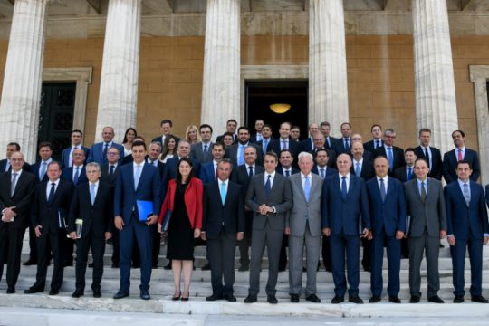 Δημοσκόπηση: Δεν εμπιστεύονται την κυβέρνηση για τα μεγάλα θέματα