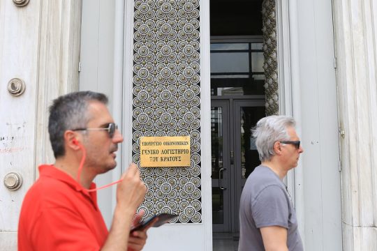 Πρώτο καμπανάκι για τα έσοδα