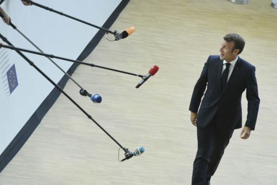 Καλεί την Τεχεράνη να τηρήσει τη συμφωνία για τα πυρηνικά