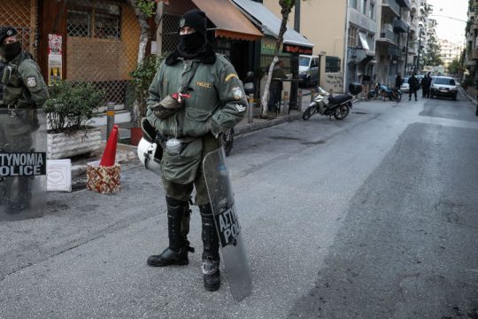 Καταγγελία κατοίκων των Εξαρχείων για βασανισμό αστέγου από τα ΜΑΤ [βίντεο]