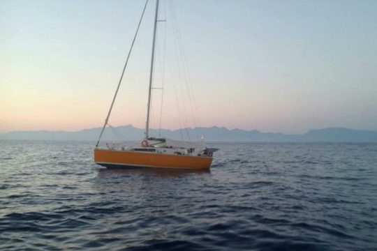 Με ιστιοφόρο θα έβγαιναν εκτός Ελλάδας 68 μετανάστες