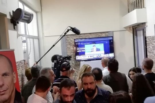 Χαμόγελα και δηλώσεις για «πλήρη ανυπακοή»