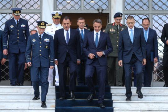 Υψηλό ηθικό στις Ένοπλες Δυνάμεις διαπίστωσε ο πρωθυπουργός