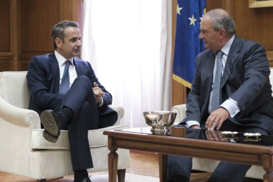 Ευχαριστίες Μητσοτάκη σε Καραμανλή για τη στήριξη