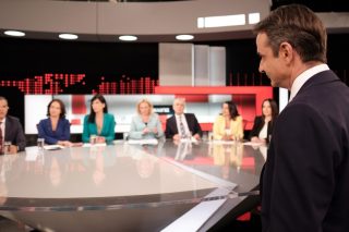 Ντιμπέιτ κατά μόνας