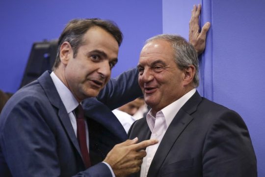 Διπλή ονομασία και διπλή γλώσσα από τη Ν.Δ.