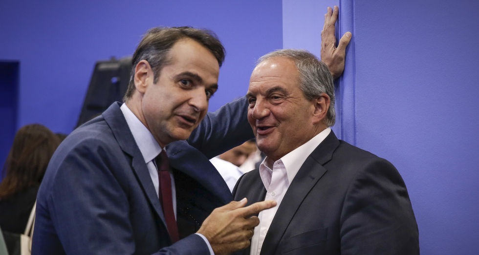 Διπλή ονομασία και διπλή γλώσσα από τη Ν.Δ.