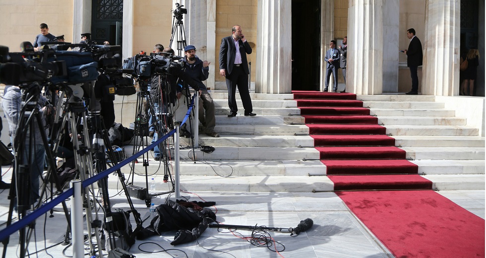 Από τη δημοσιογραφία στην πολιτική: δρόμος χωρίς επιστροφή;