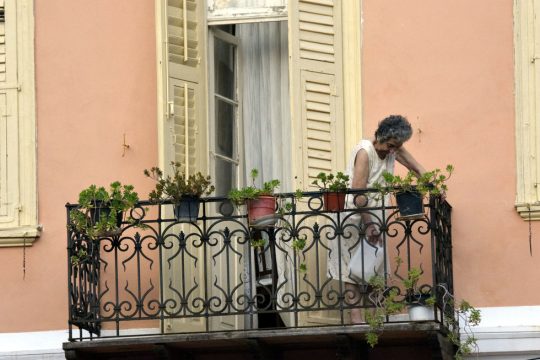 Οι συντάξεις, τα «δηλητηριασμένα μήλα» και τα μπαλκόνια