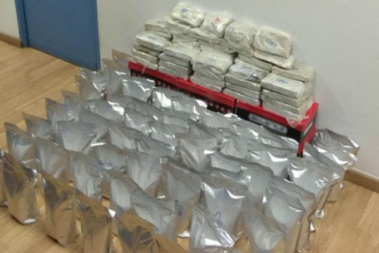 Σε κουτιά παπουτσιών 83 κιλά ηρωίνης αξίας 1,65 εκατ. ευρώ