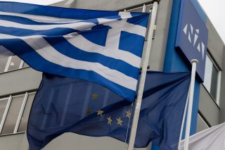 Η ώρα της δεξιάς «αγκύλης»