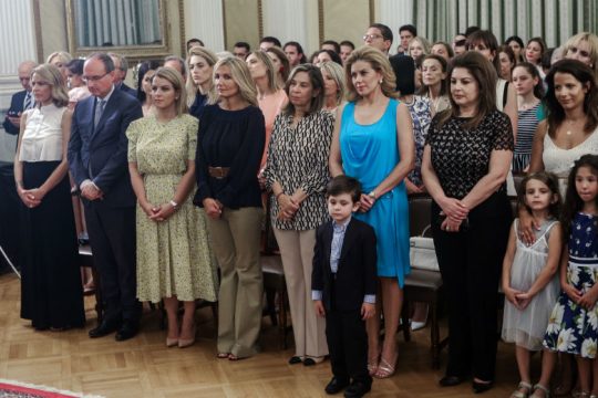 Ορκωμοσία συν γυναιξί και τέκνοις