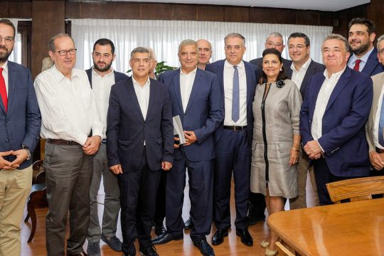 «Κλείδωσαν» οι αυτοδυναμίες στις οικονομικές επιτροπές