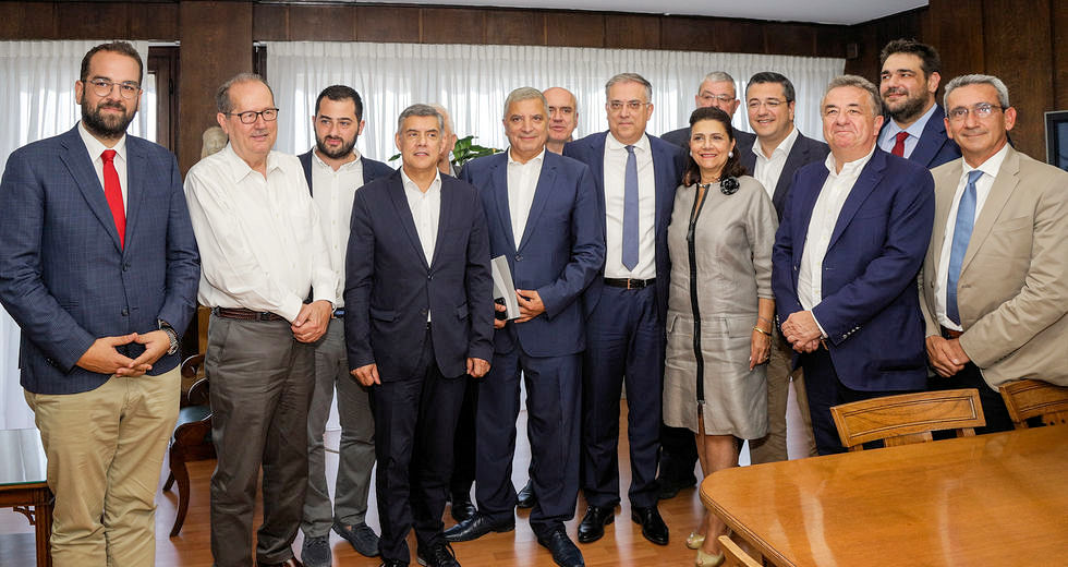 «Κλείδωσαν» οι αυτοδυναμίες στις οικονομικές επιτροπές