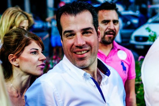 Ο «γενναίος» Θάνος Πλεύρης στα Εξάρχεια, ξημερώματα…