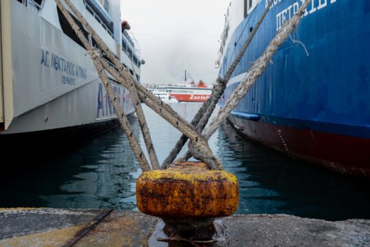 Δεμένα τα πλοία στα λιμάνια την Τετάρτη