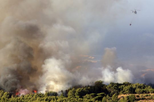 Χίλιοι πυροσβέστες στα πύρινα μέτωπα της Πορτογαλίας