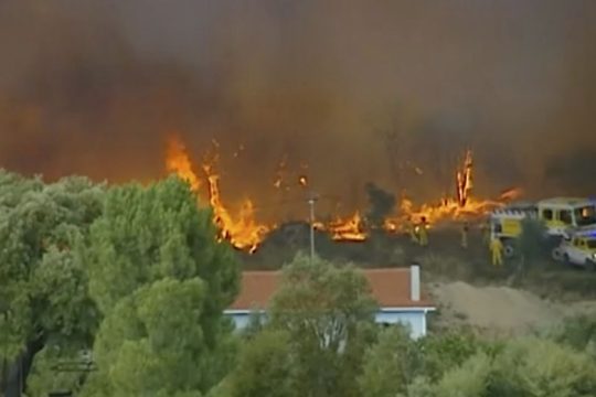 Κοντά σε σπίτια οι «καθιερωμένες» πυρκαγιές