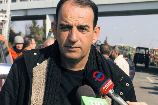 Στρώνει χαλί σε ασφαλιστικές εταιρείες