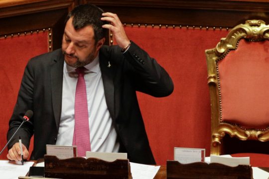 Δικαστική έρευνα κατά Σαλβίνι για παράνομη χρηματοδότηση από τη Μόσχα