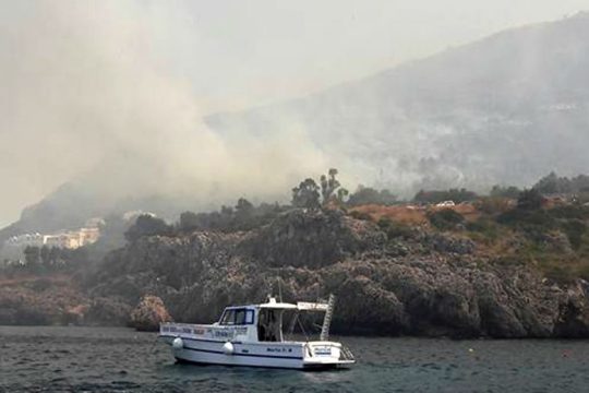 Φωτιές με έναν νεκρό στην Ιταλία