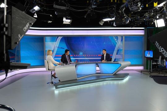 Επεσαν (πράγματι) οι βάσεις…